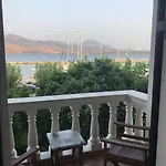 Karyatis Apartman