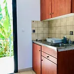 Karyatis Apartman Lixúri