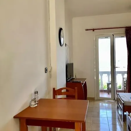 Apartment Karyatis