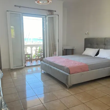 Karyatis Apartment